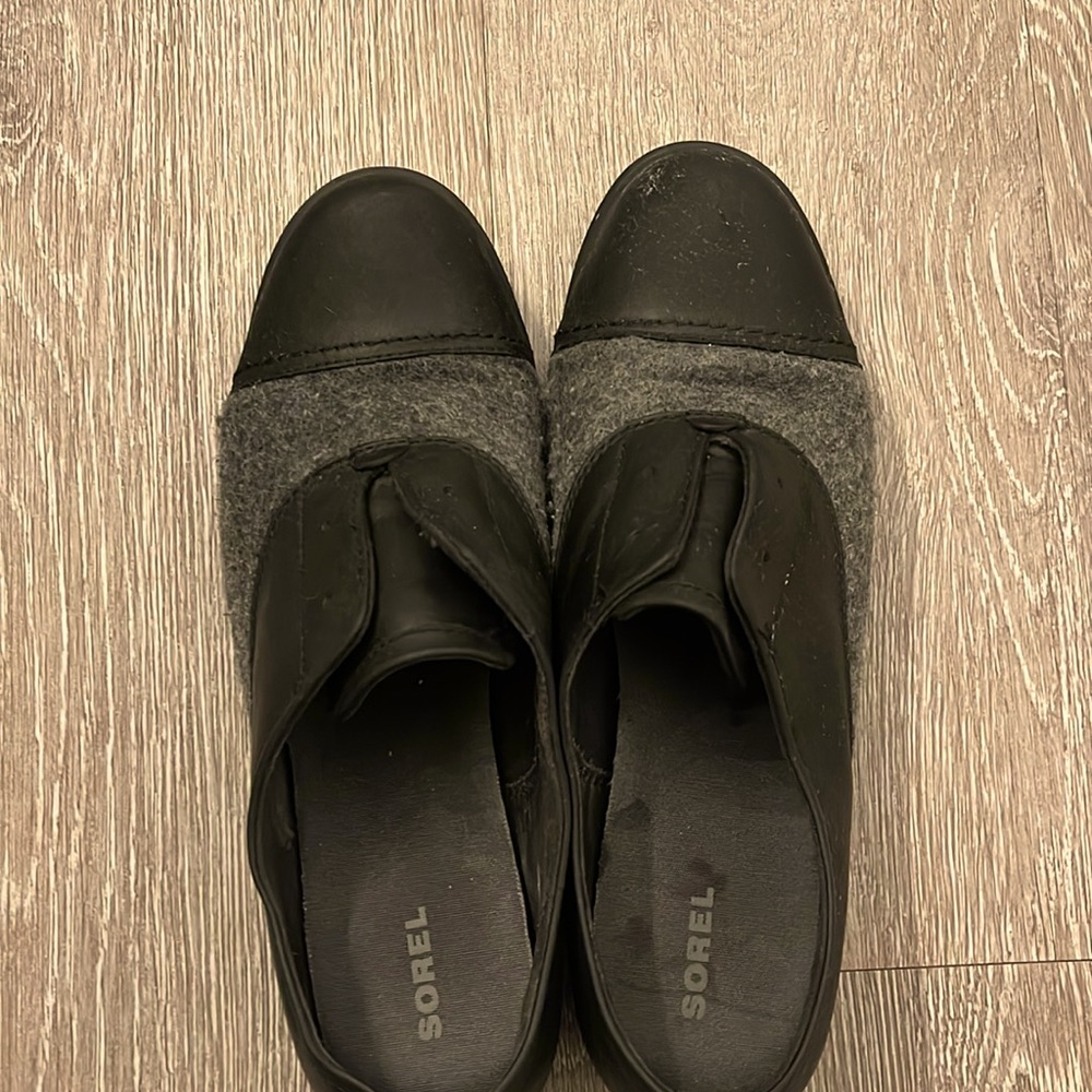 Sorel Black loafers-perfect for fall!